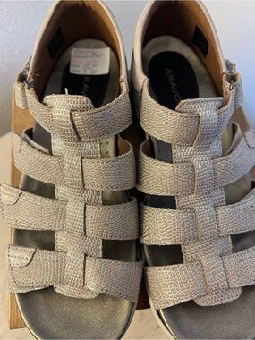 Aravon Bromly Gladiator sandals size 7 2E comfy